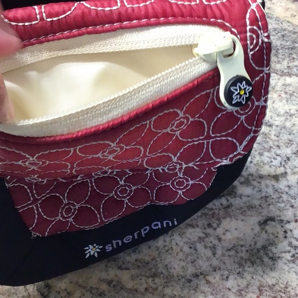 Sherpani Piperle crossbody, red and black - Picture 9 of 12